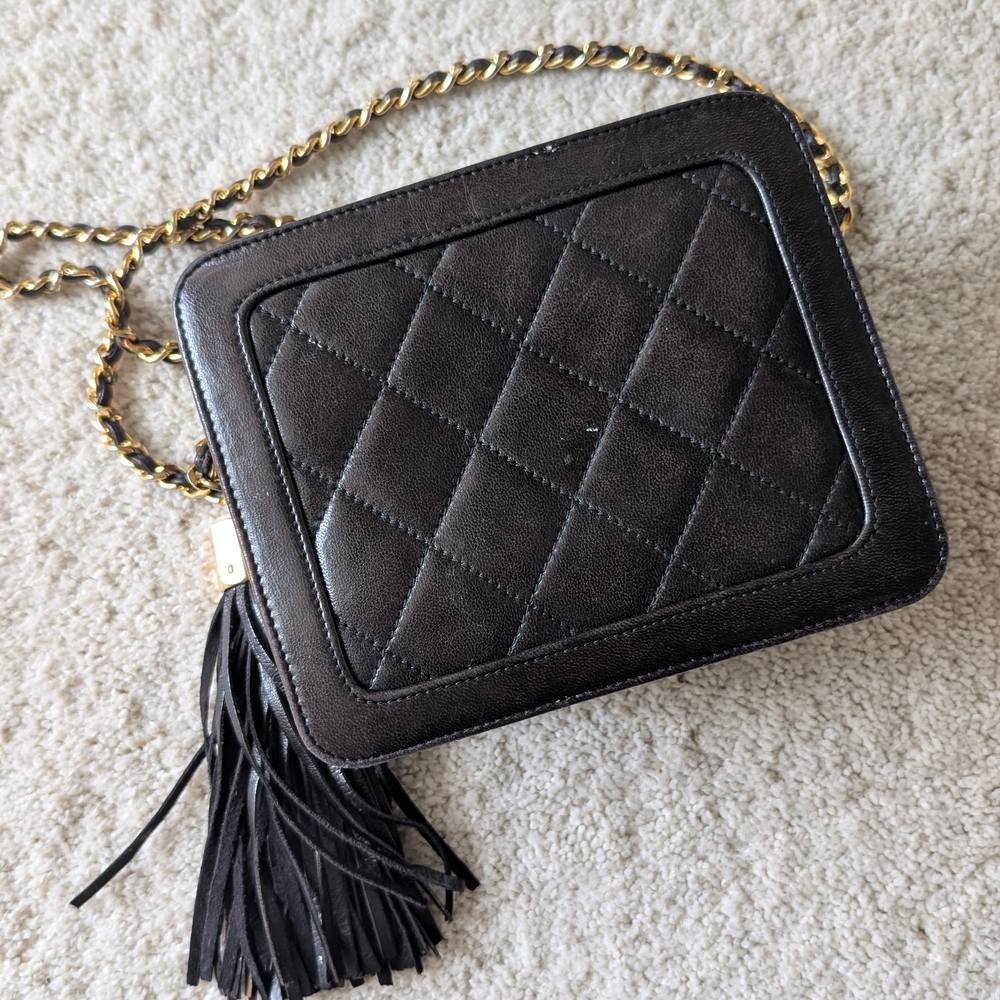 St. John Elegant Black Quilted Chain Bag - Picture 5 of 8